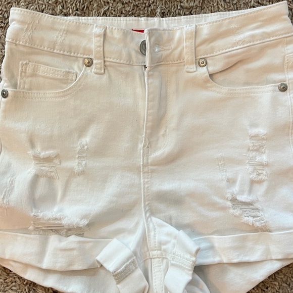 White moderately distressed high-rise “HH Jean Los Angeles” brand shorts - Picture 6 of 10